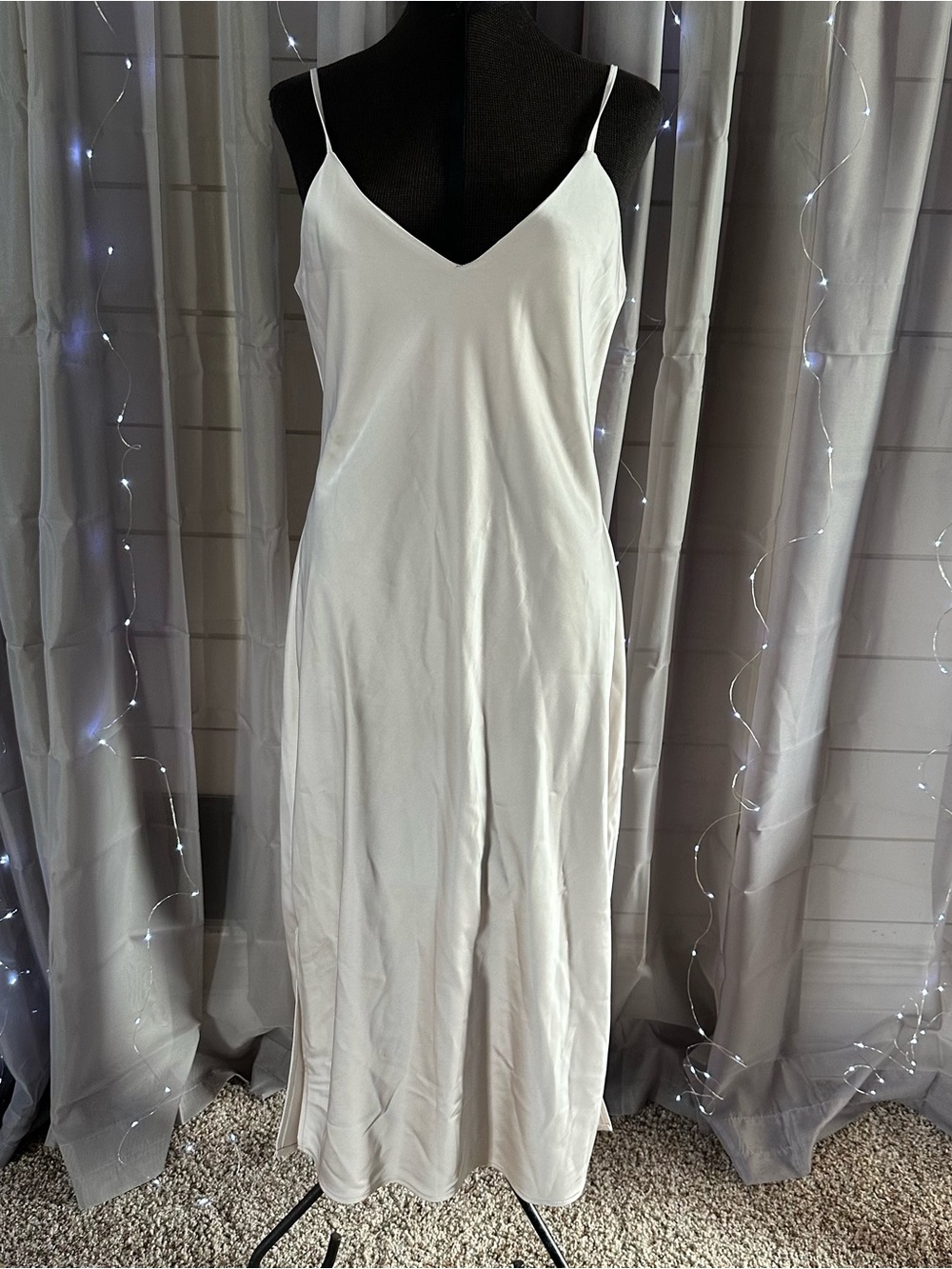 Gianni bini silky ivory spaghetti strap slip dress Sz 6